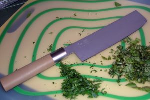 How-to-Use a-Nakiri-Knife